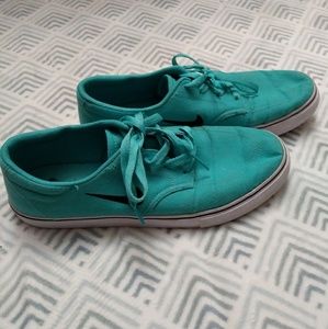 Nike SB Clutch Canvas Sneakers size 10.5